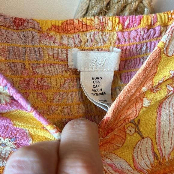 V-neck Cropped Drawstring front blouse - Picture 3 of 4